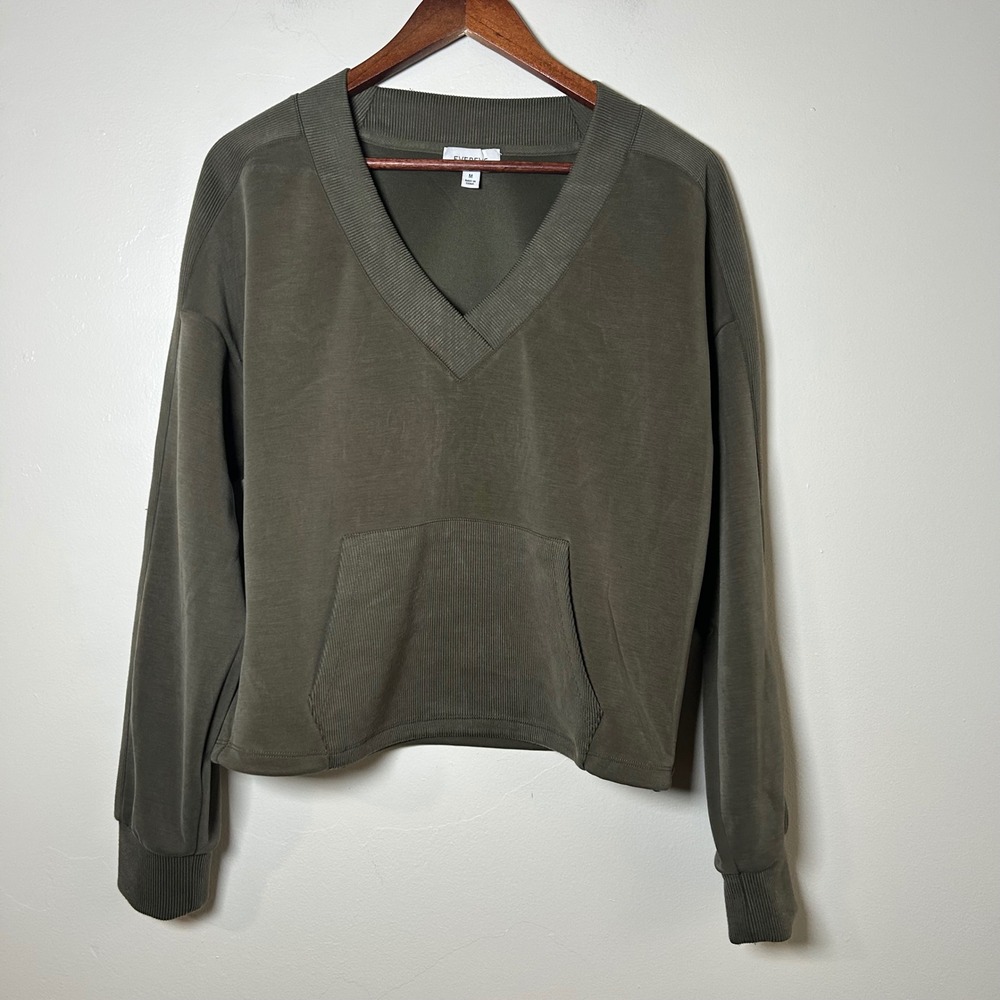 EUC Evereve Sweatshirt V-Neck Pullover Size M Olive Green Ribbed Pocket